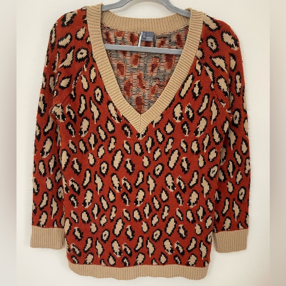 Sparkle & Fade Leopard V-Neck Sweater - Picture 1 of 6